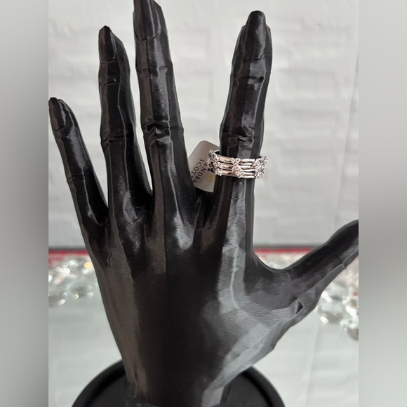 Kendra Scott Haven Crystal Heart 3 Ring Set - Picture 5 of 8